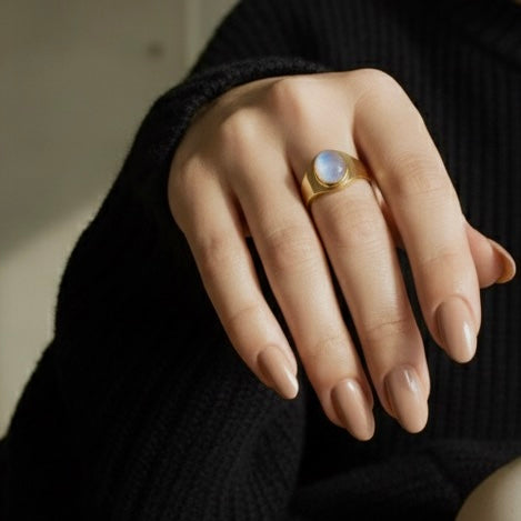 Bague SELENE en pierre de lune arc-en-ciel en or