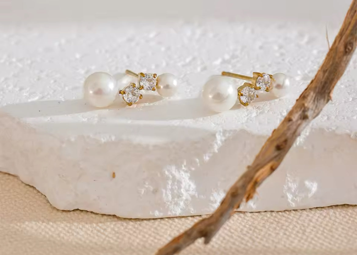 Boucles d'oreilles délicates en or, zircon et perles PRÉCIEUSES