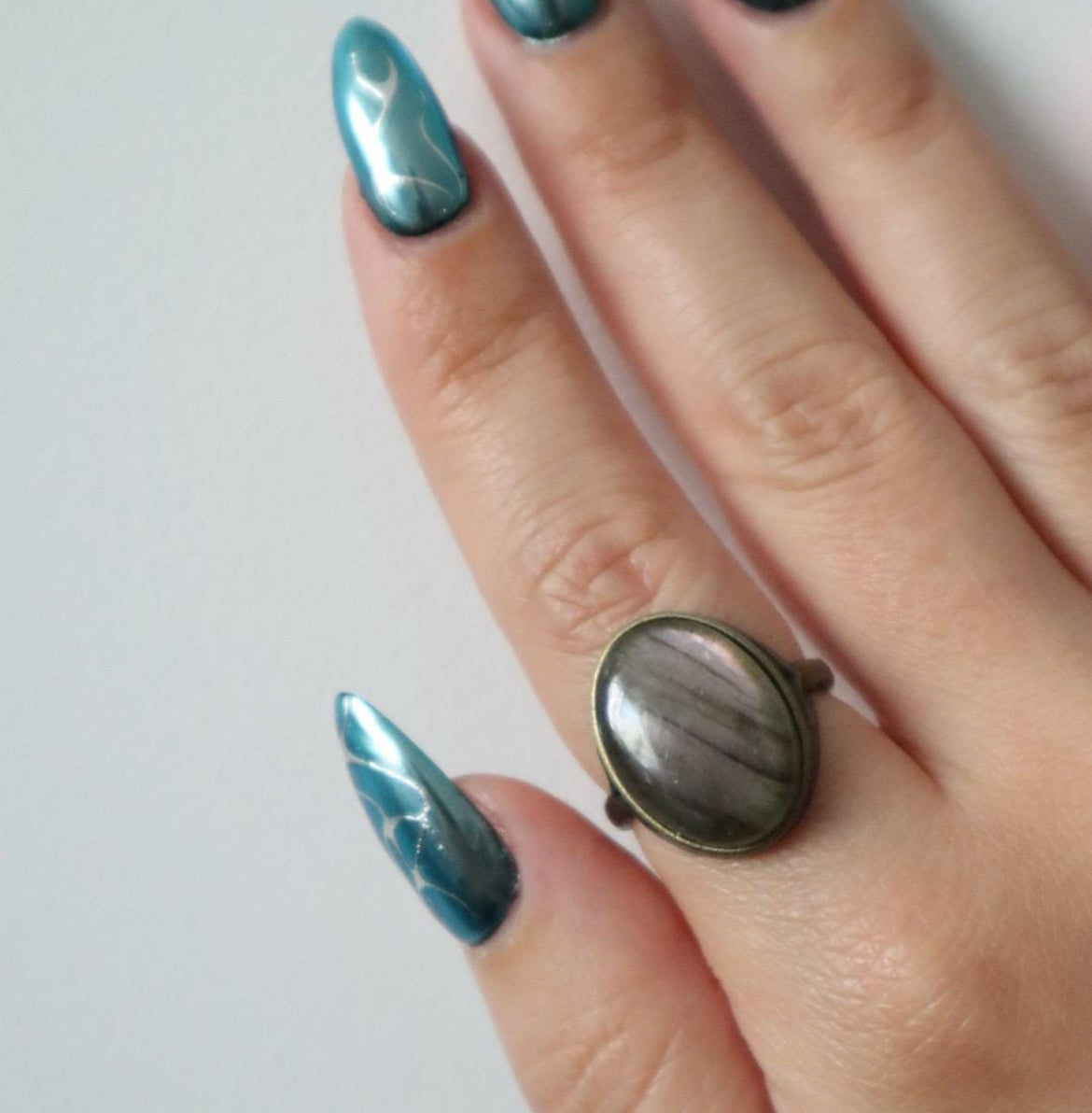 GAIA Purple Labradorite Oval Ring - Bronze
