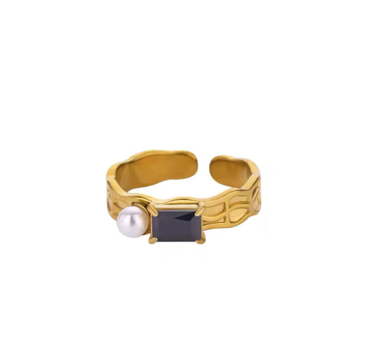 SHIMMER Pearl and Black Zirconia Ring Gold