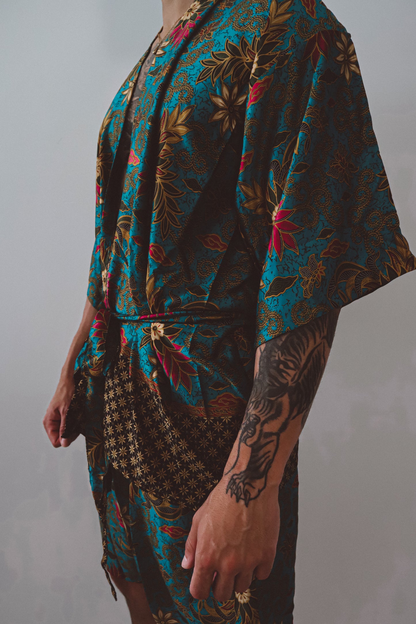 Ensemble kimono et short en soie bleu sarcelle pour homme