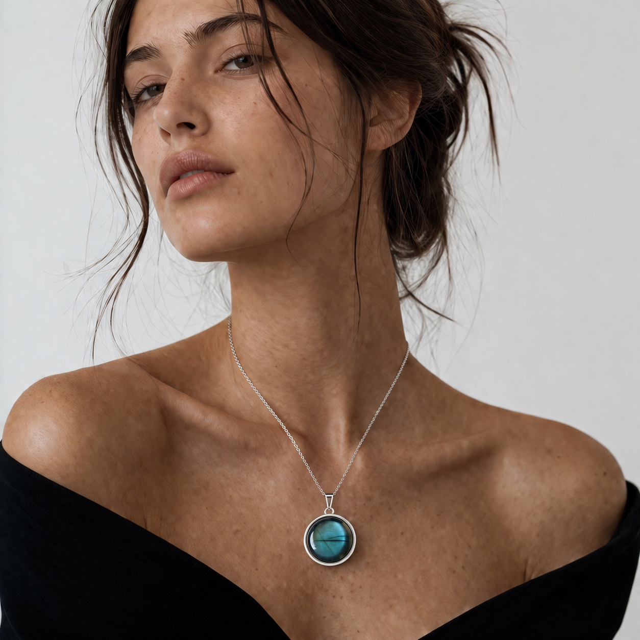 SAYA Blue Labradorite Pendant Necklace Silver