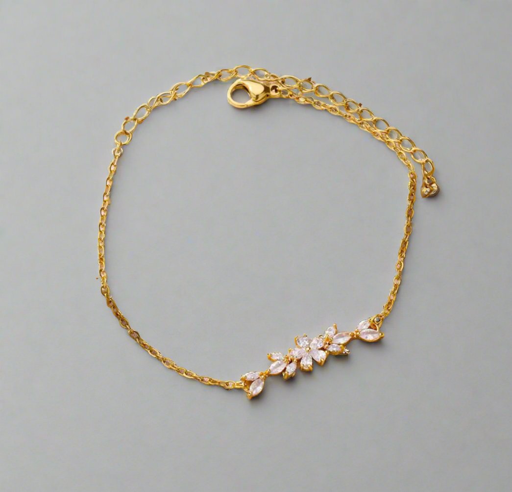 FLORA Dainty Chain Bracelet Gold