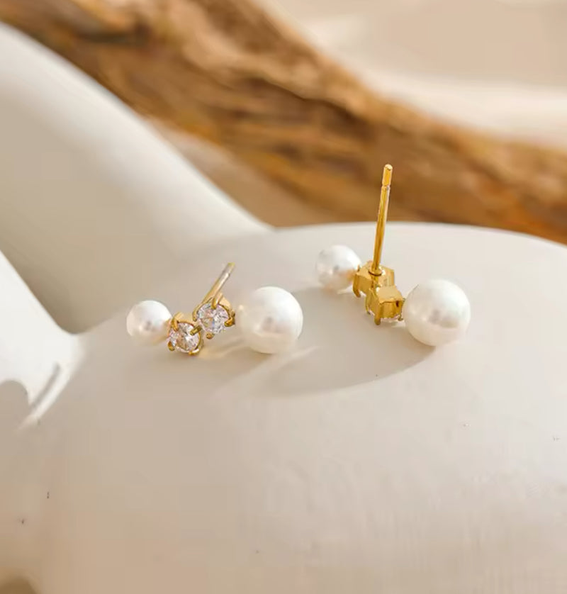 Boucles d'oreilles délicates en or, zircon et perles PRÉCIEUSES