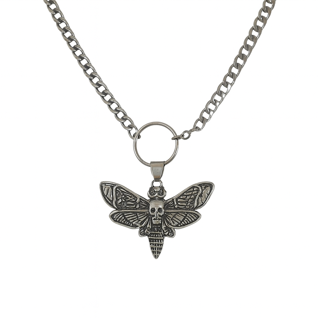 Collier ras du cou avec pendentif papillon de nuit en argent avec tête de mort