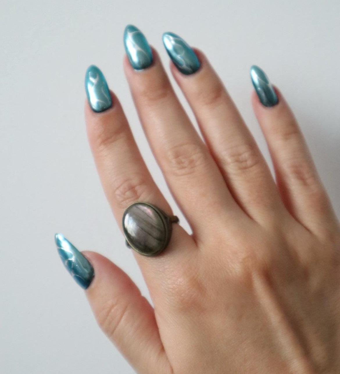 GAIA Purple Labradorite Oval Ring - Bronze