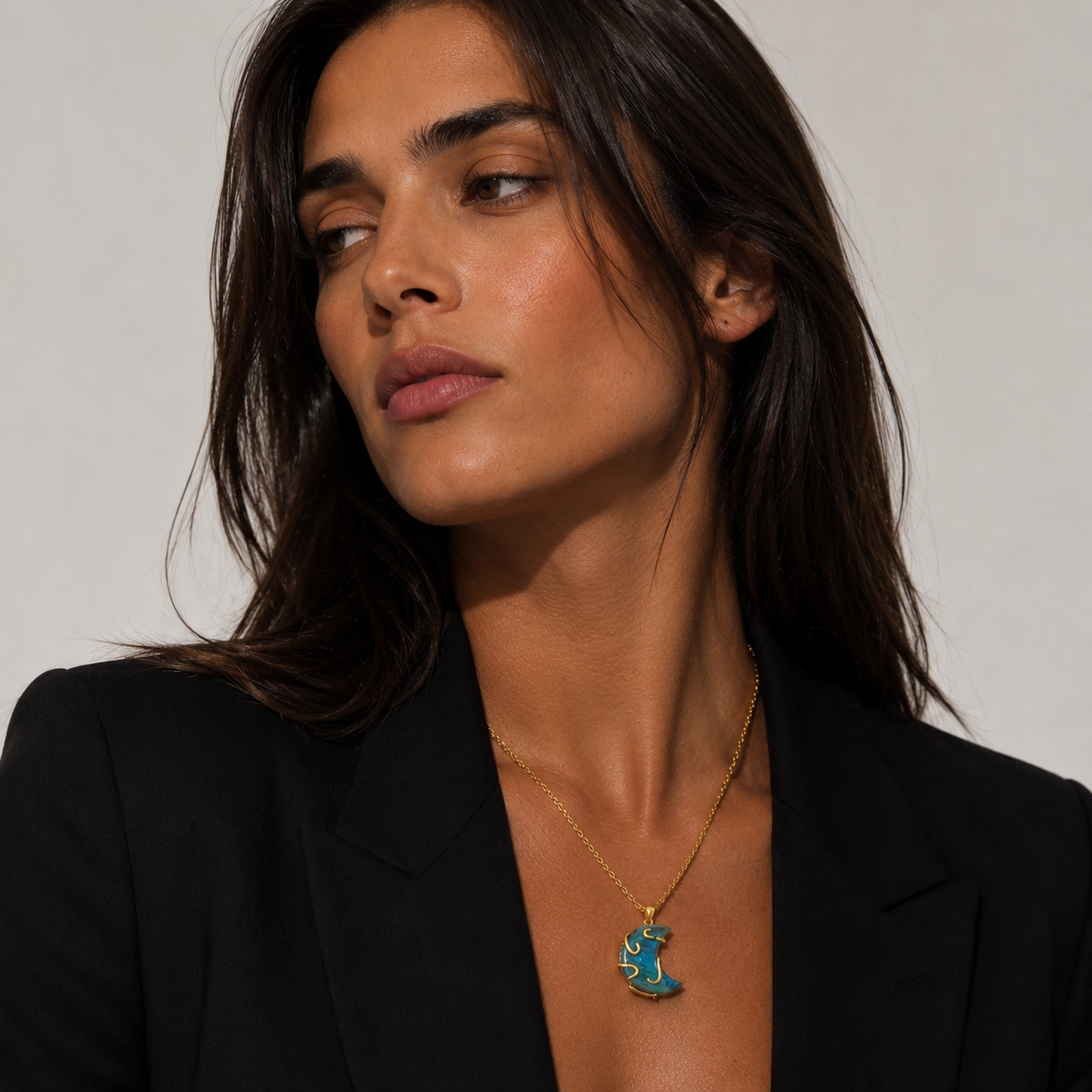 Lune Bleue Labradorite Crescent Moon Necklace Gold 925 Silver