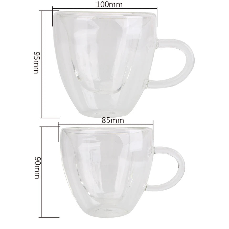 Tasse en verre transparent en forme de cœur