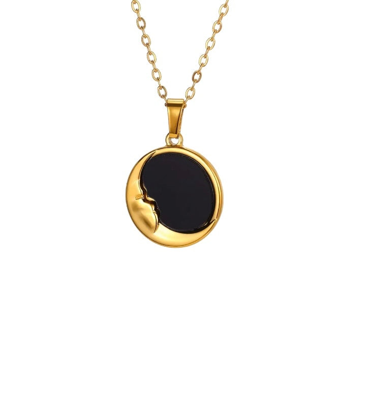 NEW MOON Pendant Necklace Gold
