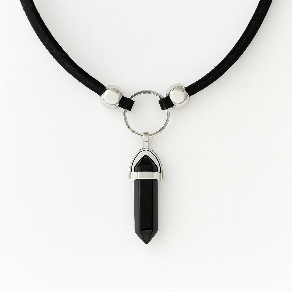Schwarze Halskette mit O-Ring und Kristallspitze aus Silber