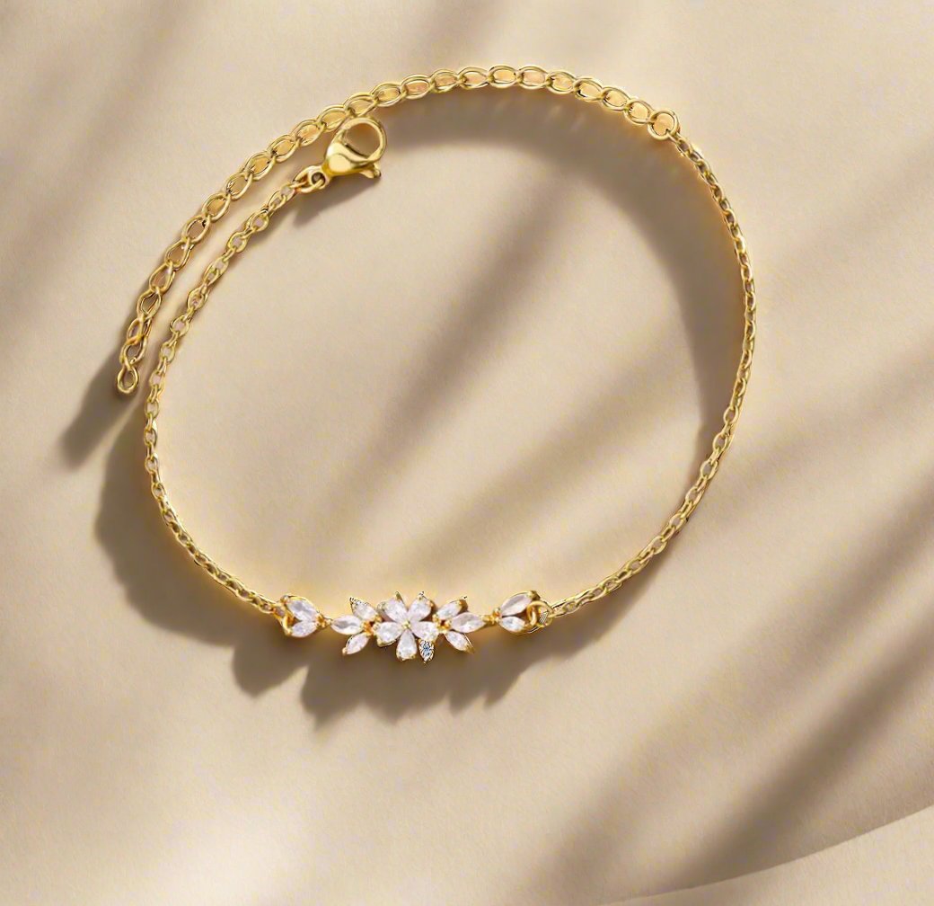FLORA Dainty Chain Bracelet Gold