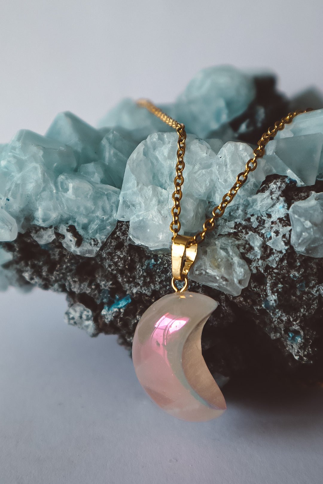 Aura Rose Quartz Choker Necklace Gold - s o l i s t i a l