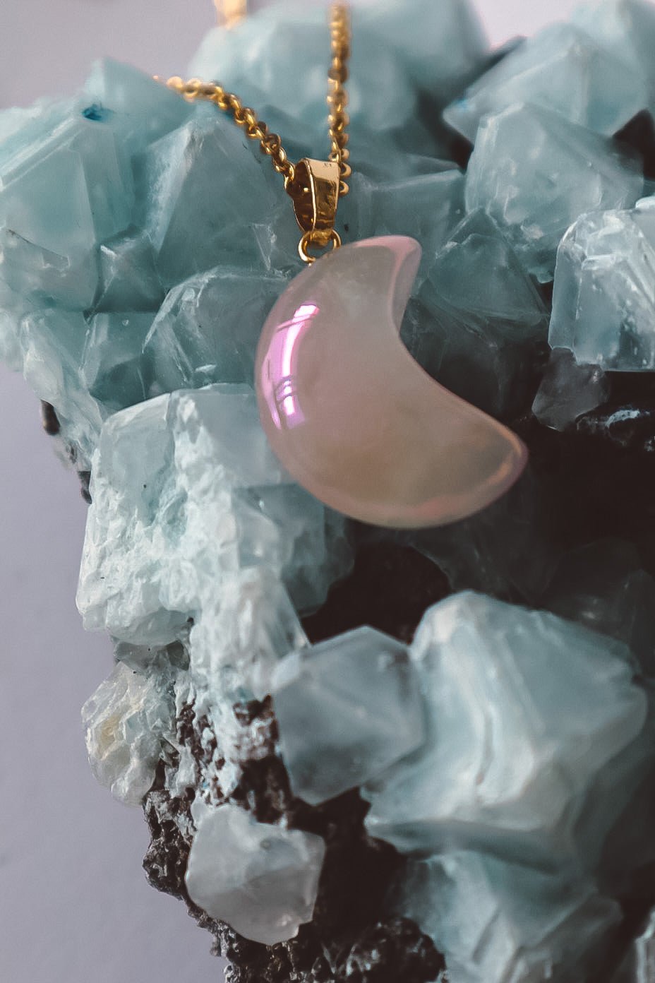 Aura Rose Quartz Choker Necklace Gold - s o l i s t i a l