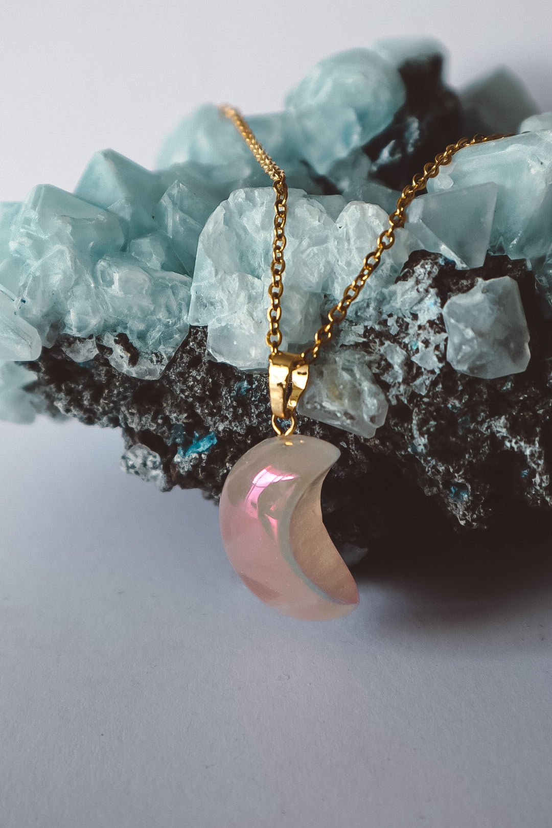 Aura Rose Quartz Choker Necklace Gold - s o l i s t i a l