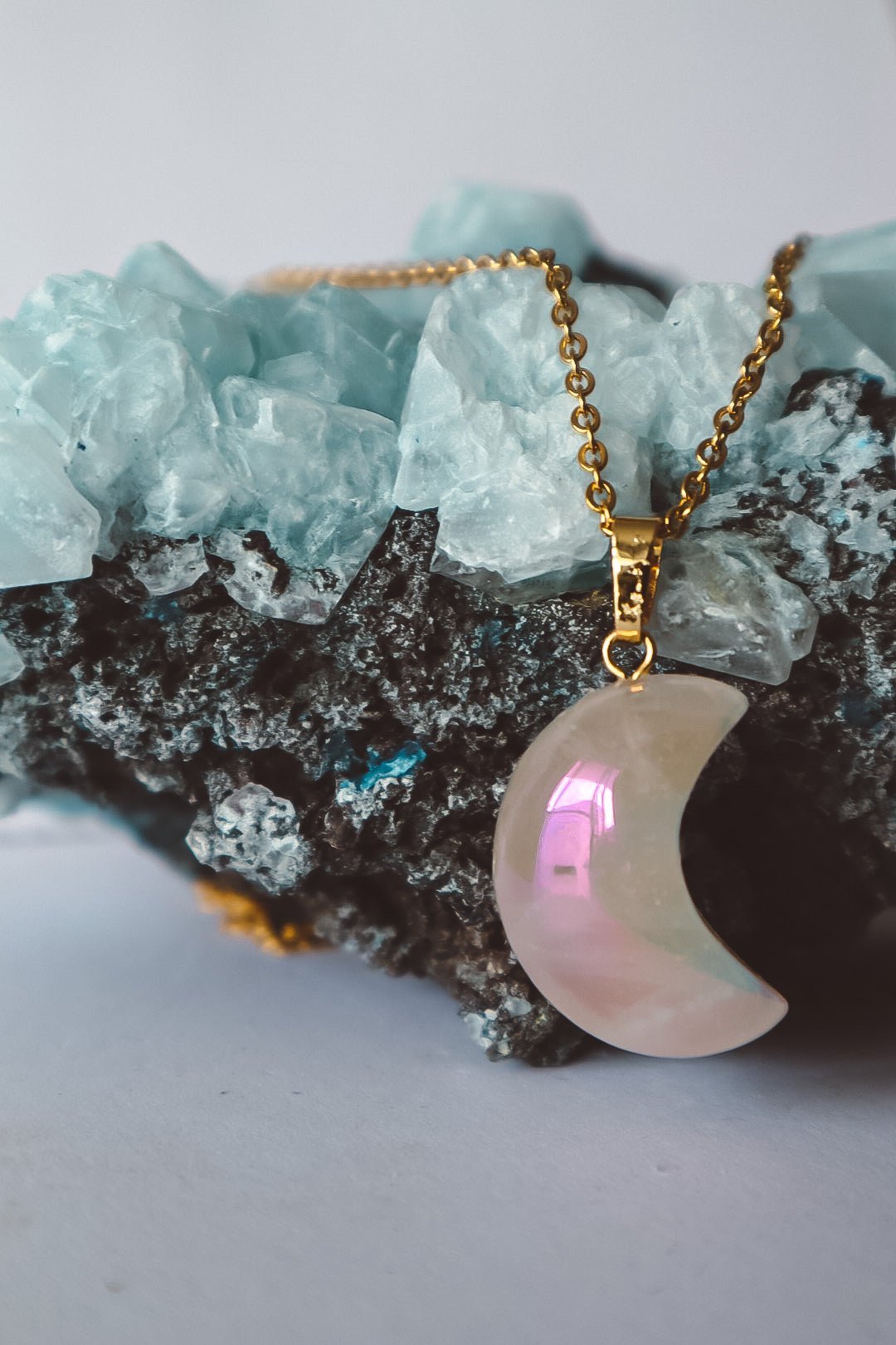 Aura Rose Quartz Choker Necklace Gold - s o l i s t i a l