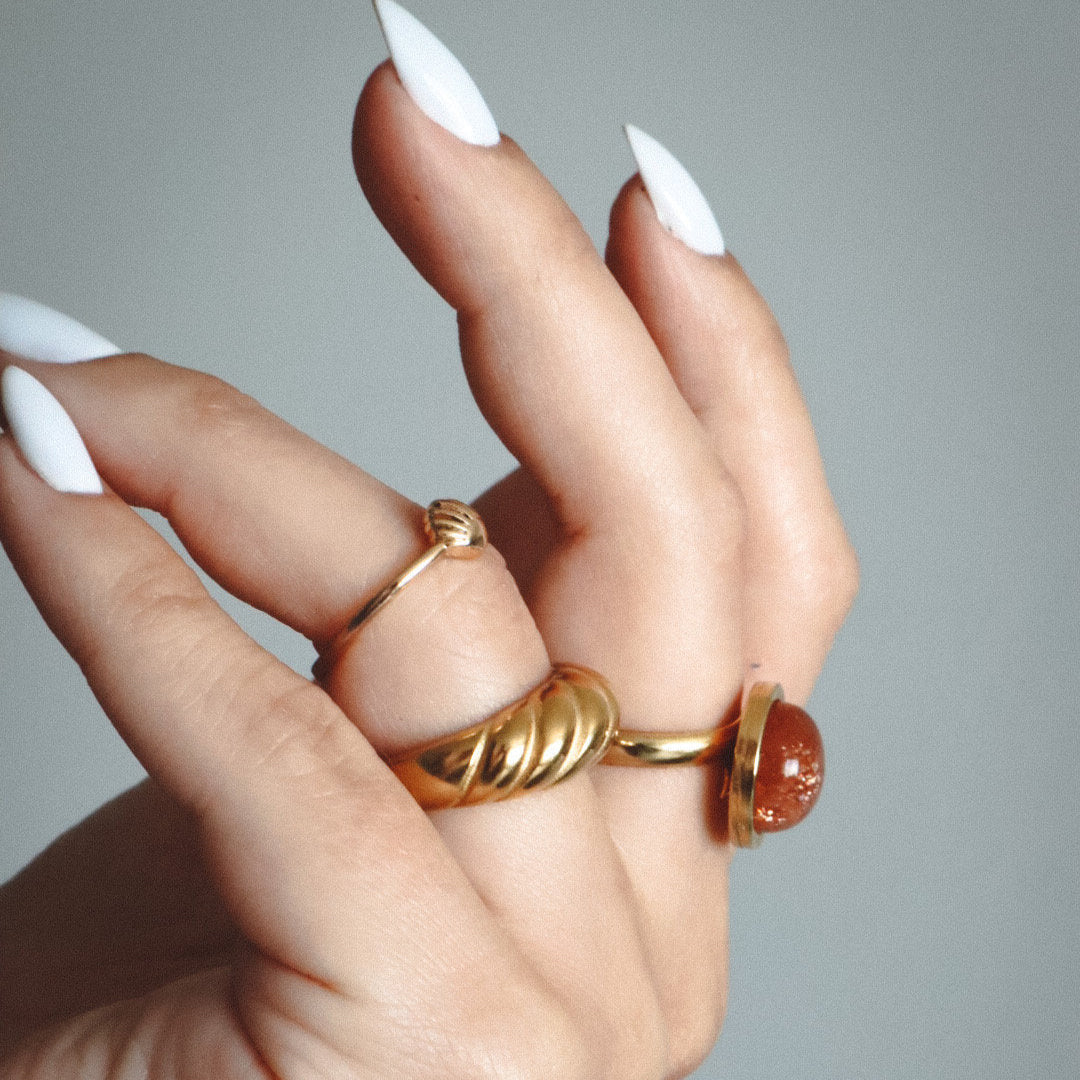 sunstone ring, sunstone jewellery, sunstone jewelry, gold orange sunstone ring, round natural sunstone ring