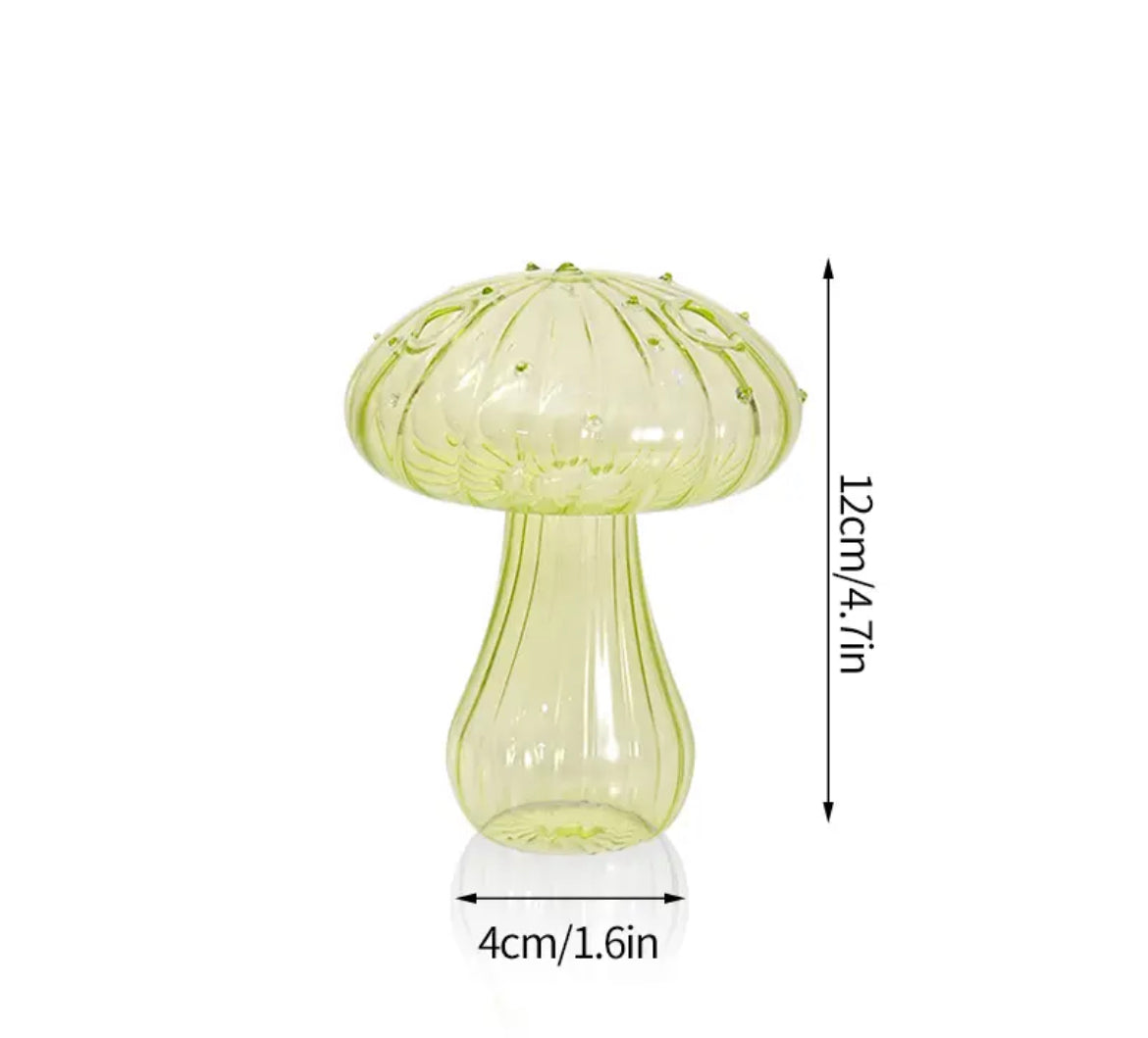 Vase en verre à décor de champignons