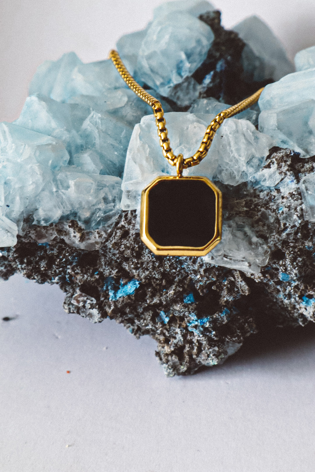 Collier Chaîne à Pendentif En Émail - Or