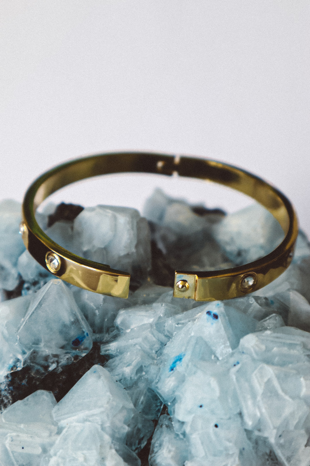 Zircon Solid Bangle Bracelet - Gold
