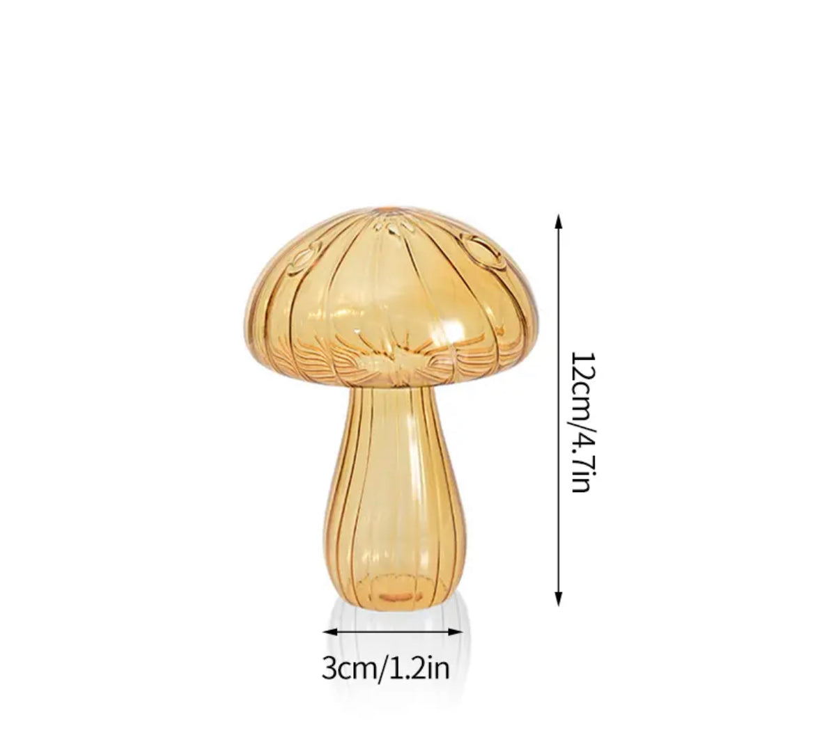 Vase en verre à décor de champignons