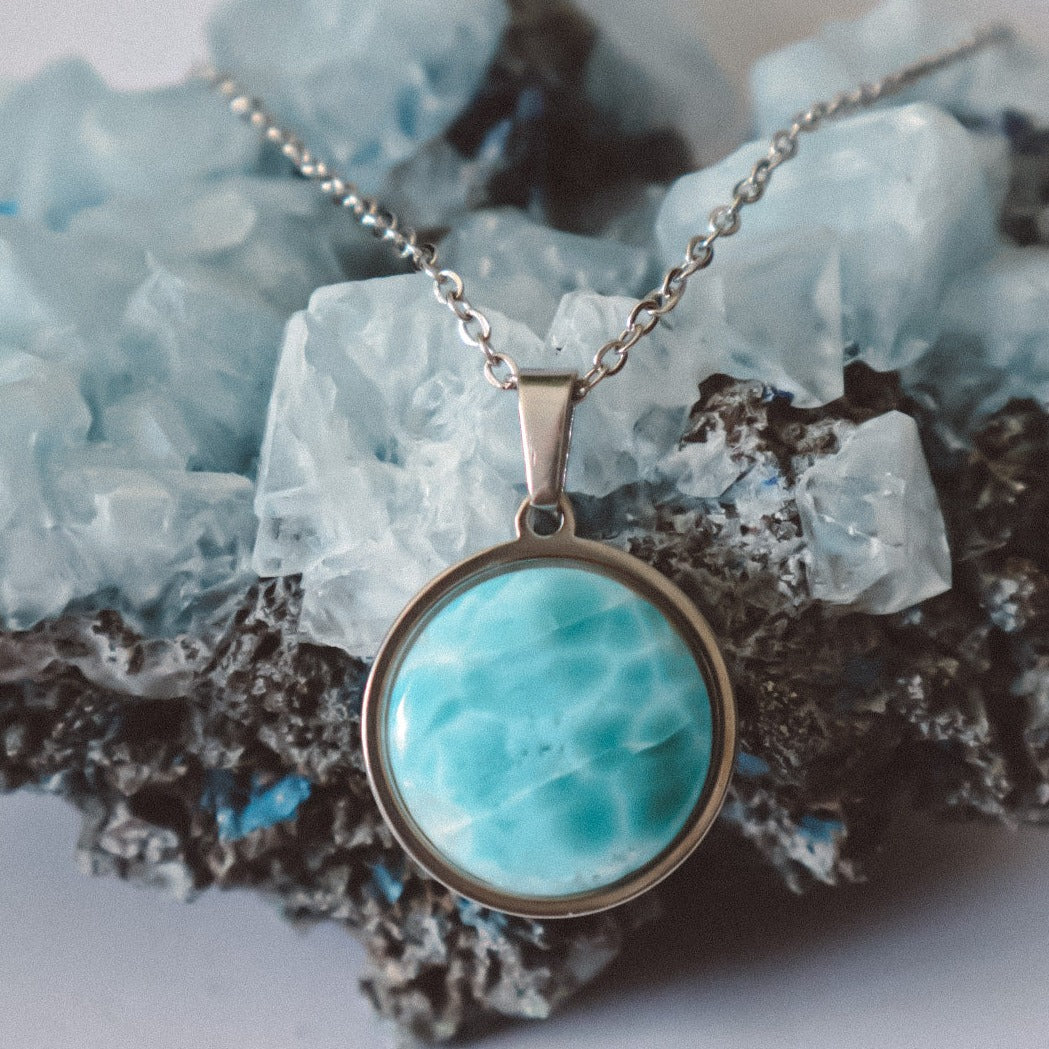 SAYA Statement-Halskette mit Larimar-Anhänger, Silber