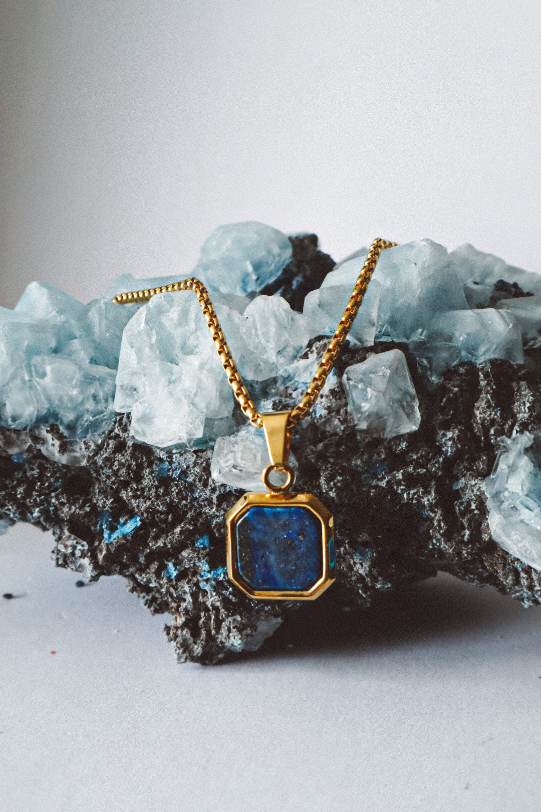 Lapis Lazuli Pendant Chain Necklace Gold