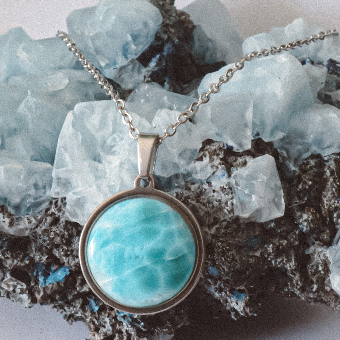 SAYA Statement-Halskette mit Larimar-Anhänger, Silber