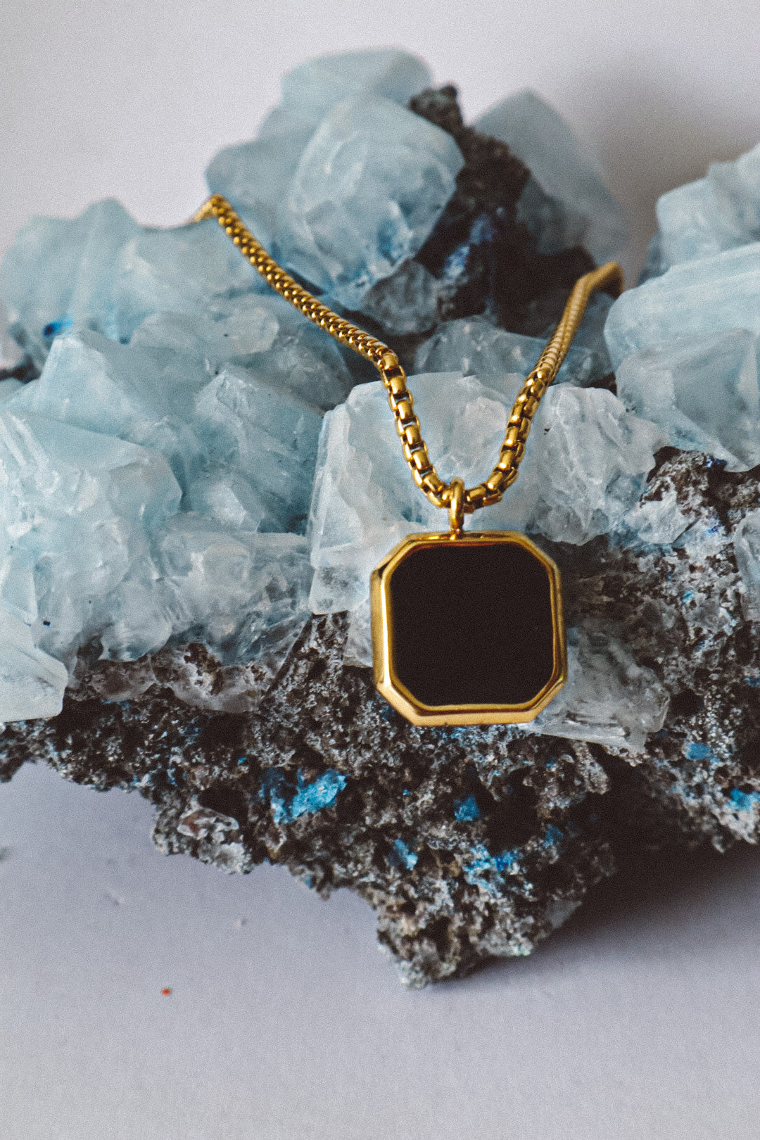Collier Chaîne à Pendentif En Émail - Or