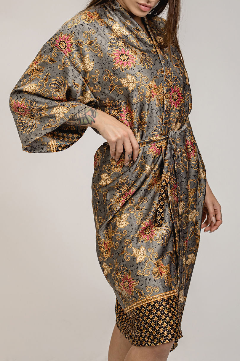 Robe Kimono en Soie Grise Florale - Nénuphar