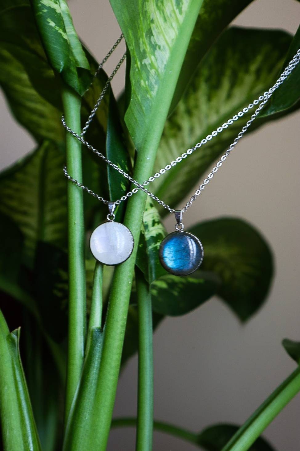 SAYA Blue Labradorite Pendant Necklace - Silver