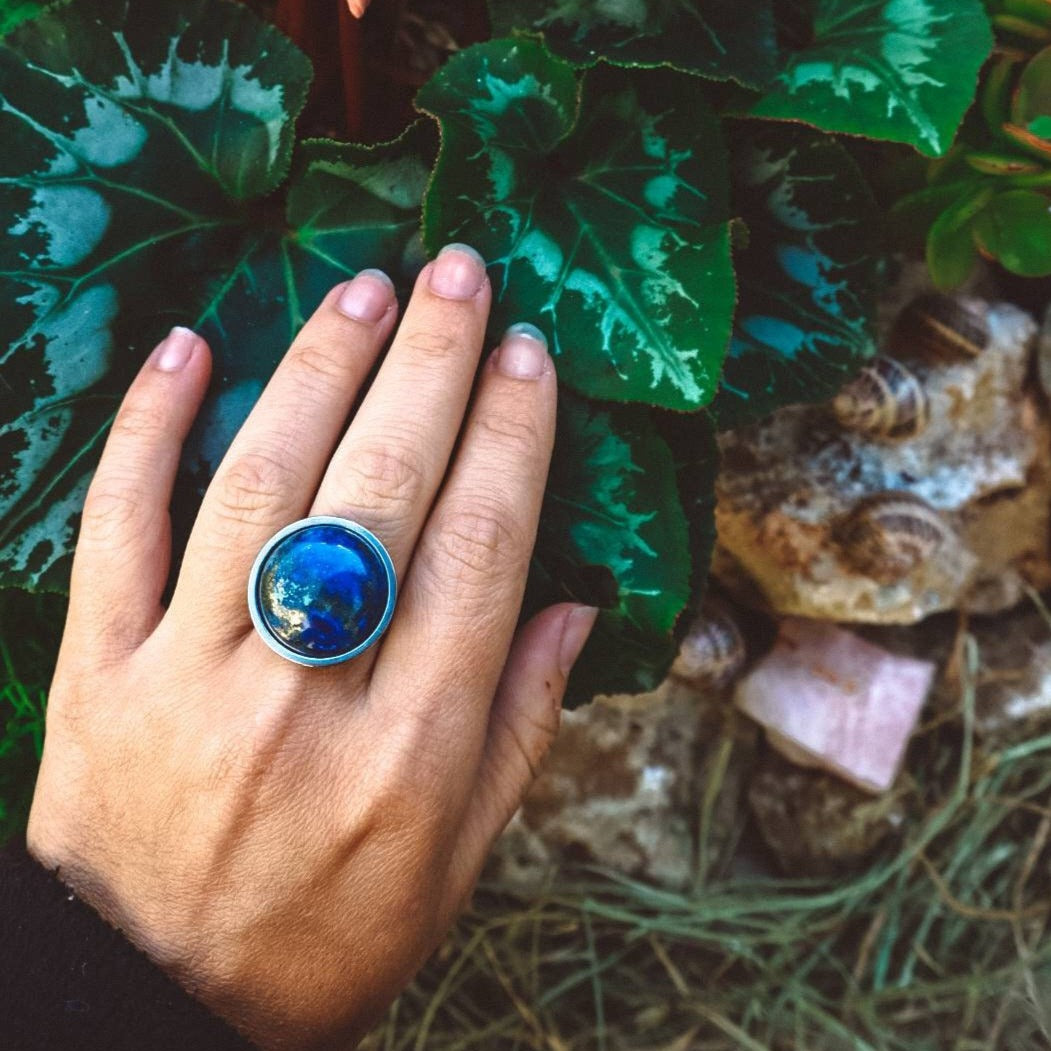 Bague de déclaration AYA en lapis-lazuli et argent