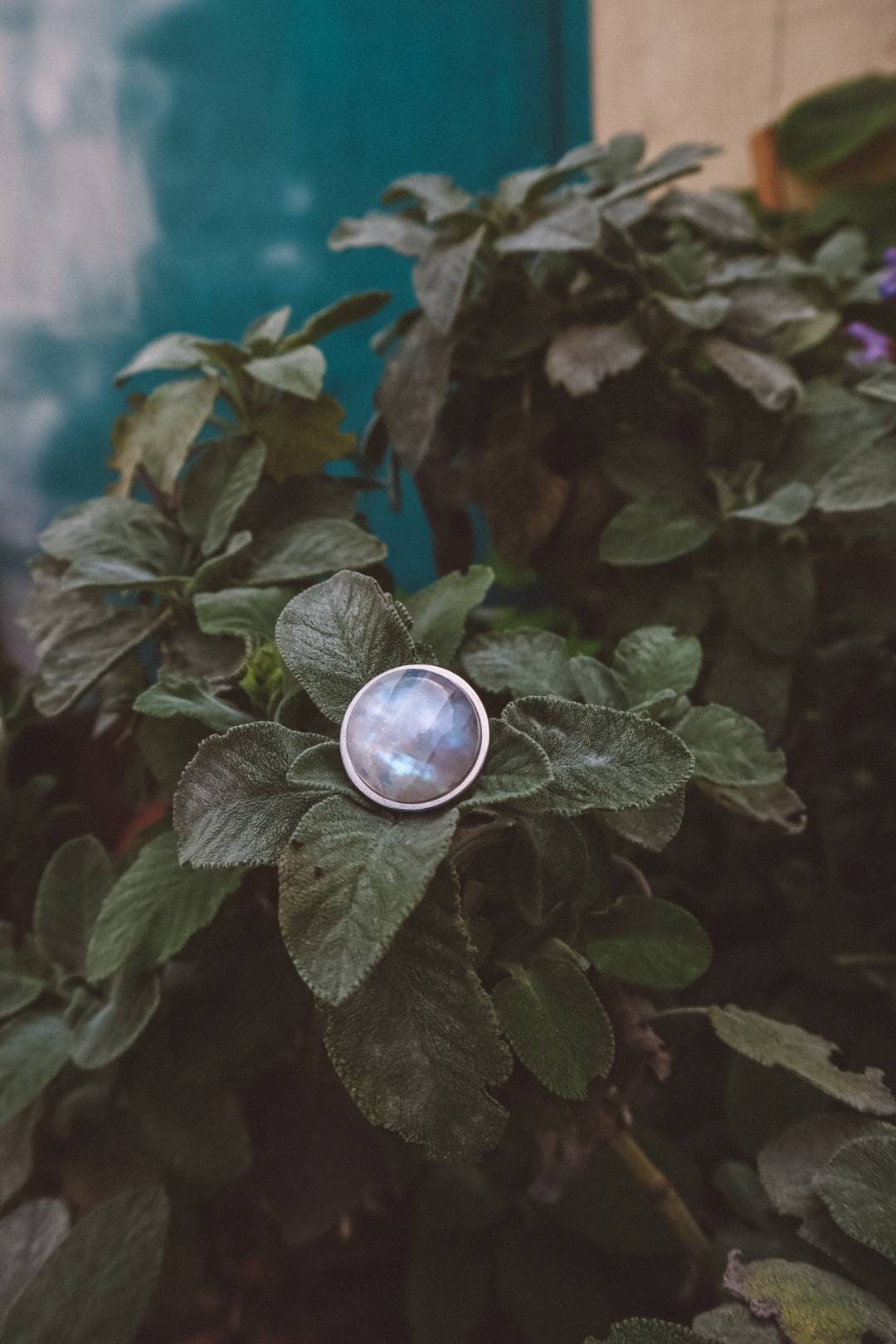 Bague de déclaration AYA en argent avec pierre de lune arc-en-ciel