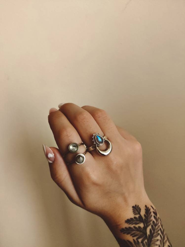 ODESSA Moonstone Minimal Ring Silver