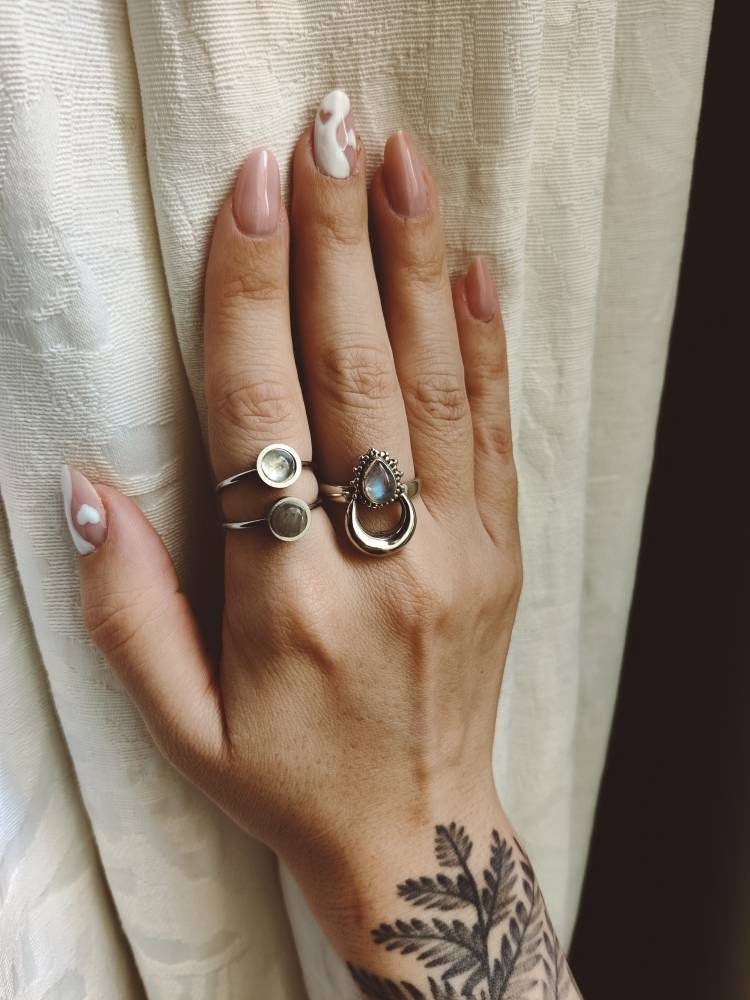 ODESSA Moonstone Minimal Ring Silver