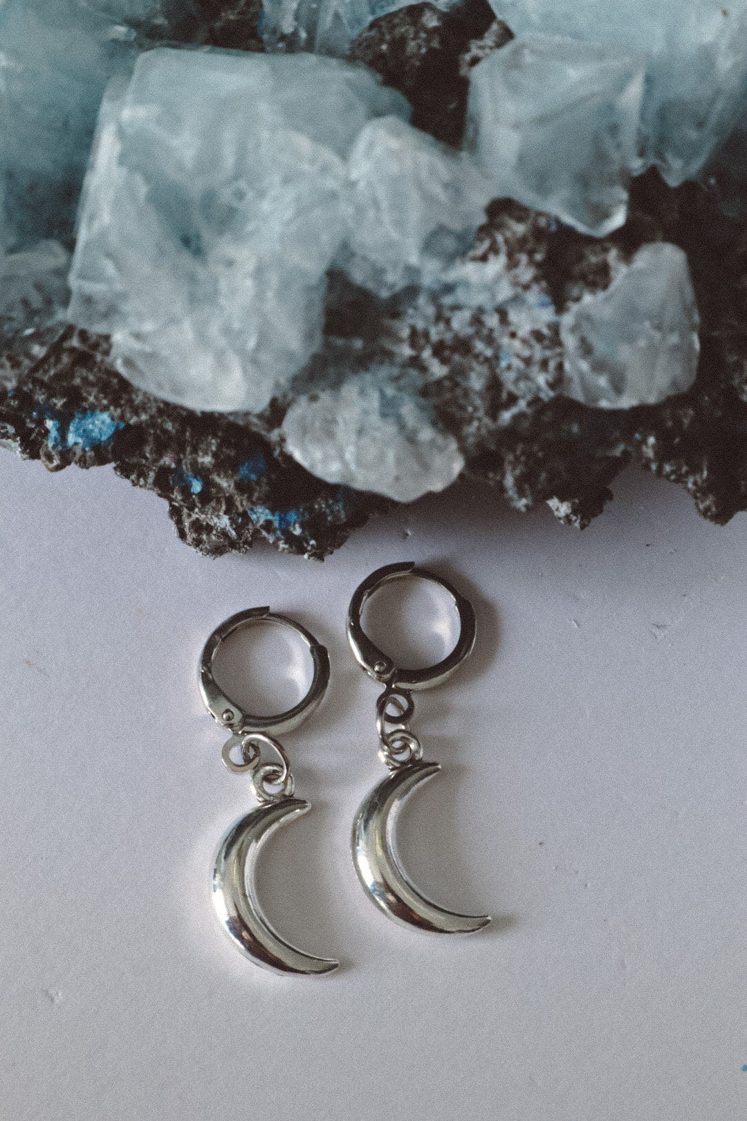 Boucles d'Oreilles Pendantes Dainty Lune - Argent