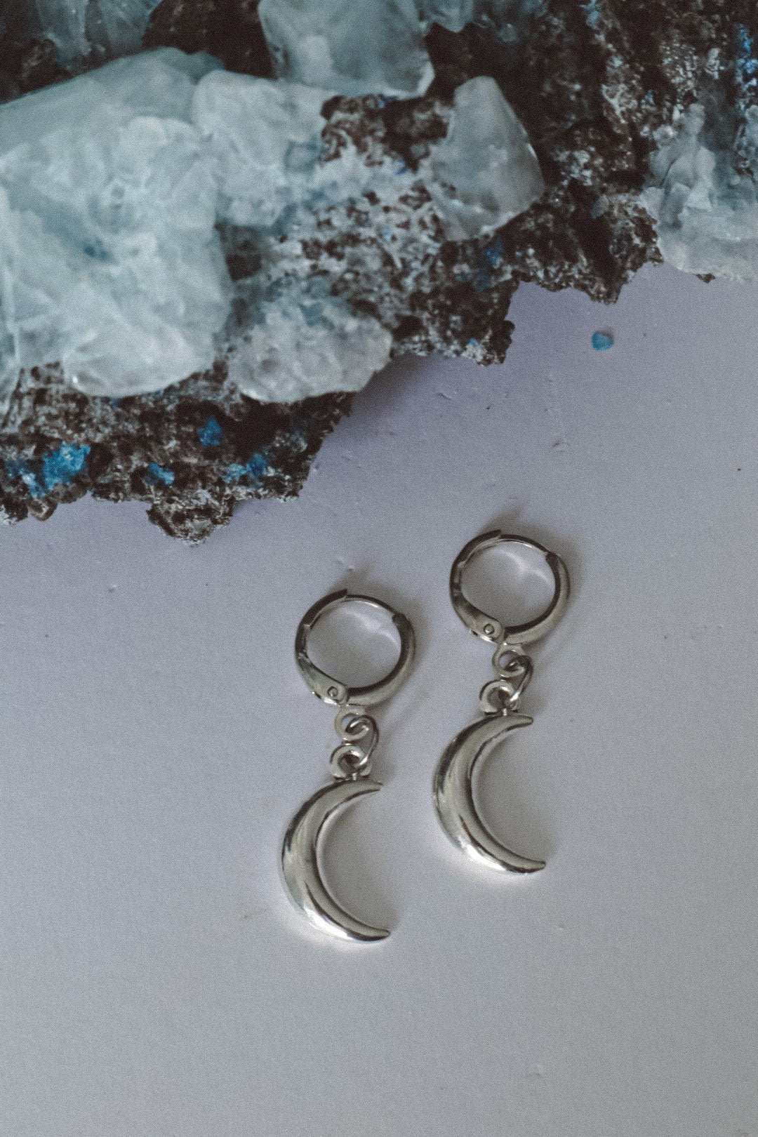 Boucles d'Oreilles Pendantes Dainty Lune - Argent