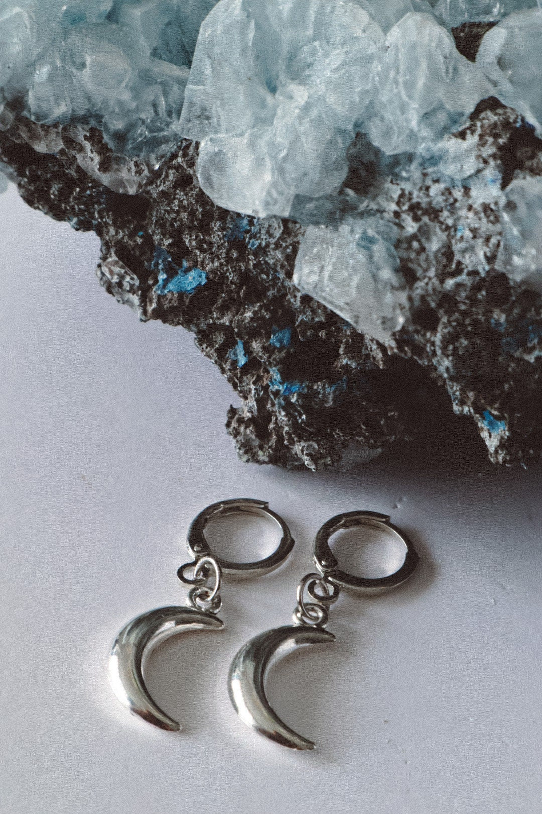 Boucles d'Oreilles Pendantes Dainty Lune - Argent