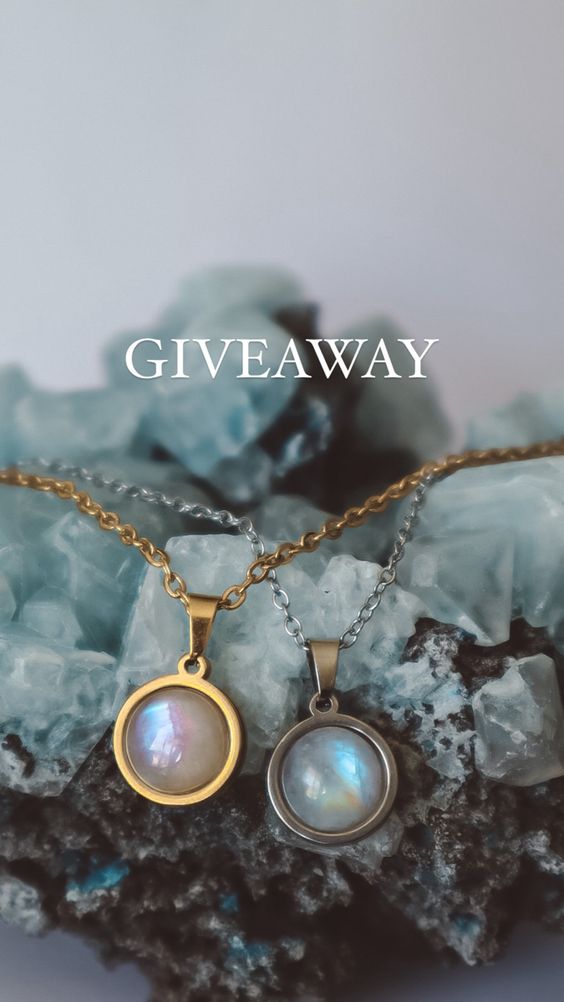 Strahlen Sie hell mit Solistial: Nehmen Sie an unserem Instagram-Gewinnspiel teil und gewinnen Sie eine atemberaubende Regenbogen-Mondstein-Halskette!