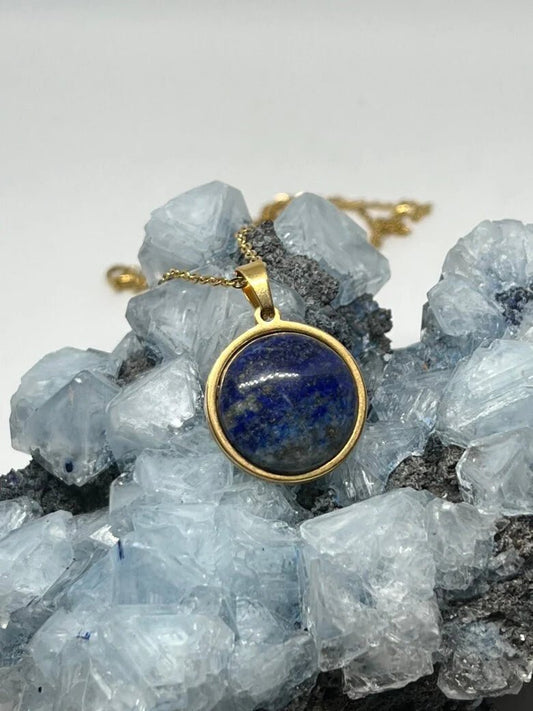 Lapis Lazuli: What is Lapis Lazuli used for? - s  o  l  i  s  t  i  a  l