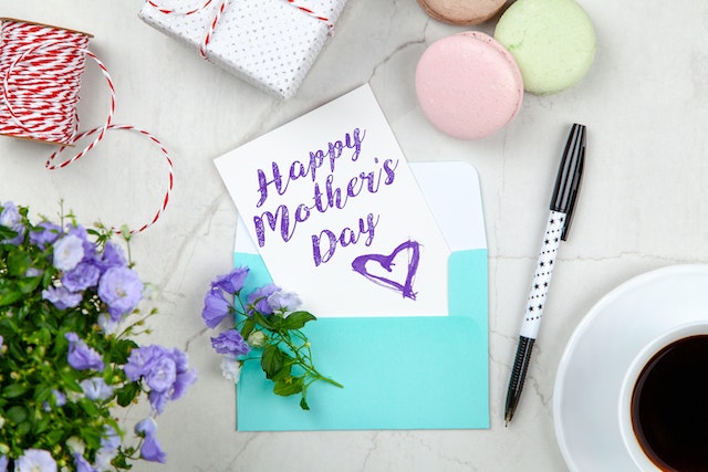 Mother's Day Gift Guide: The Latest Trends to Make Your Mom Feel Special
