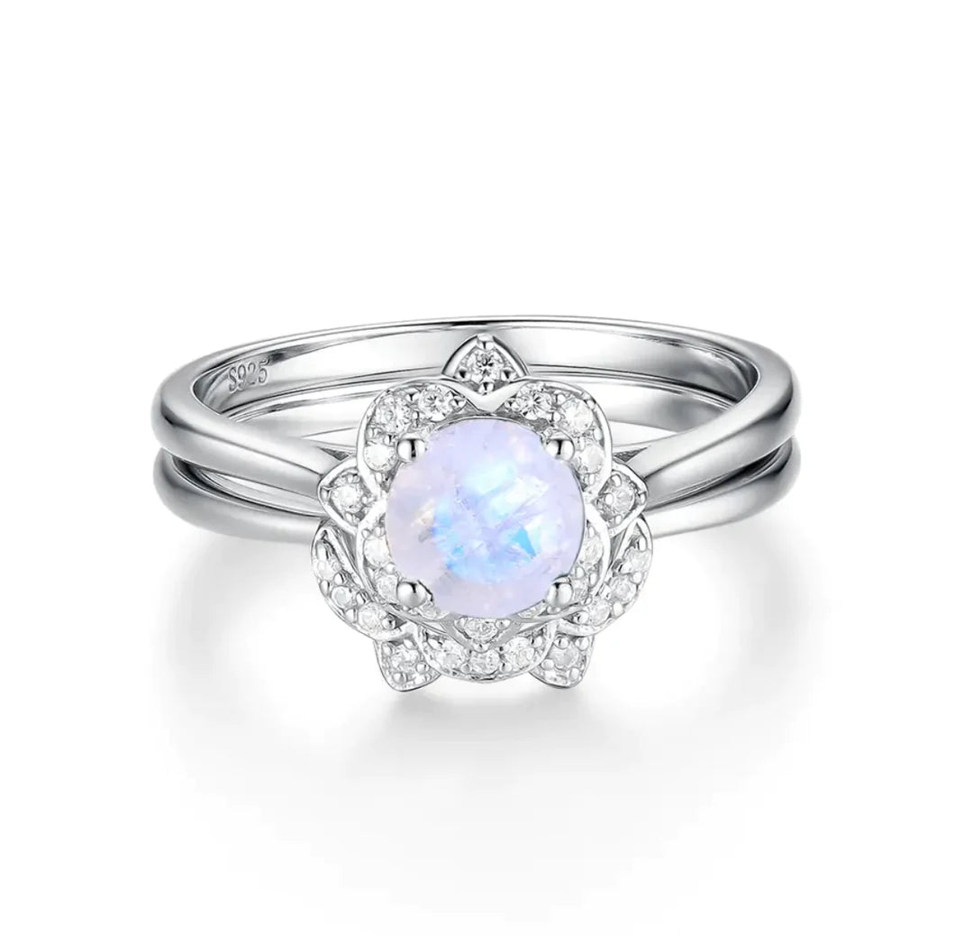 Engagement Rings - s  o  l  i  s  t  i  a  l