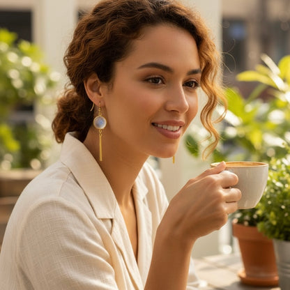 Regenbogen-Mondstein-baumelnde Ohrringe Gold