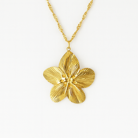 Collier avec pendentif en forme de fleur d'hibiscus en or
