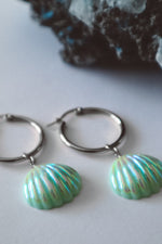 Carica l&#39;immagine nel visualizzatore di Gallery, Seashell Aura Earrings  - Green / Silver
