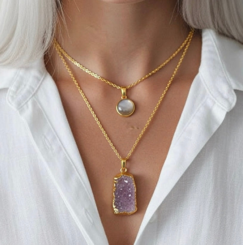 Collier pendentif AMARA en améthyste brute et or