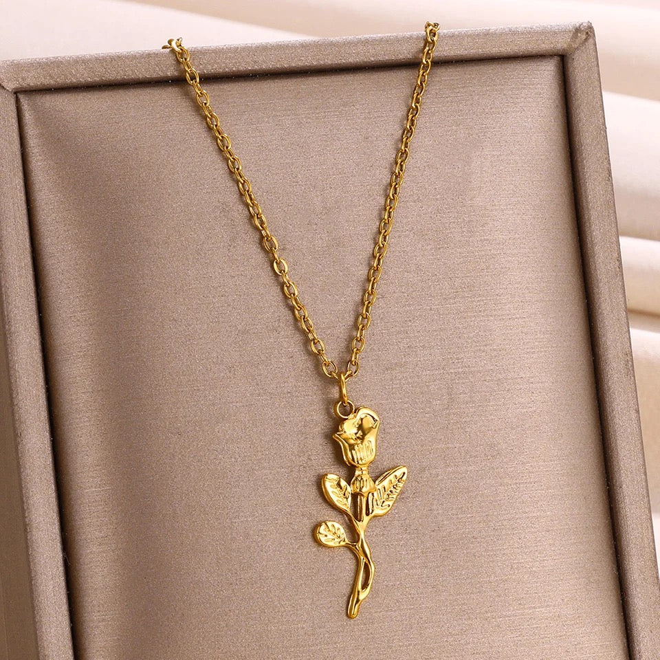 ROSE BLOOM Pendant Necklace Gold