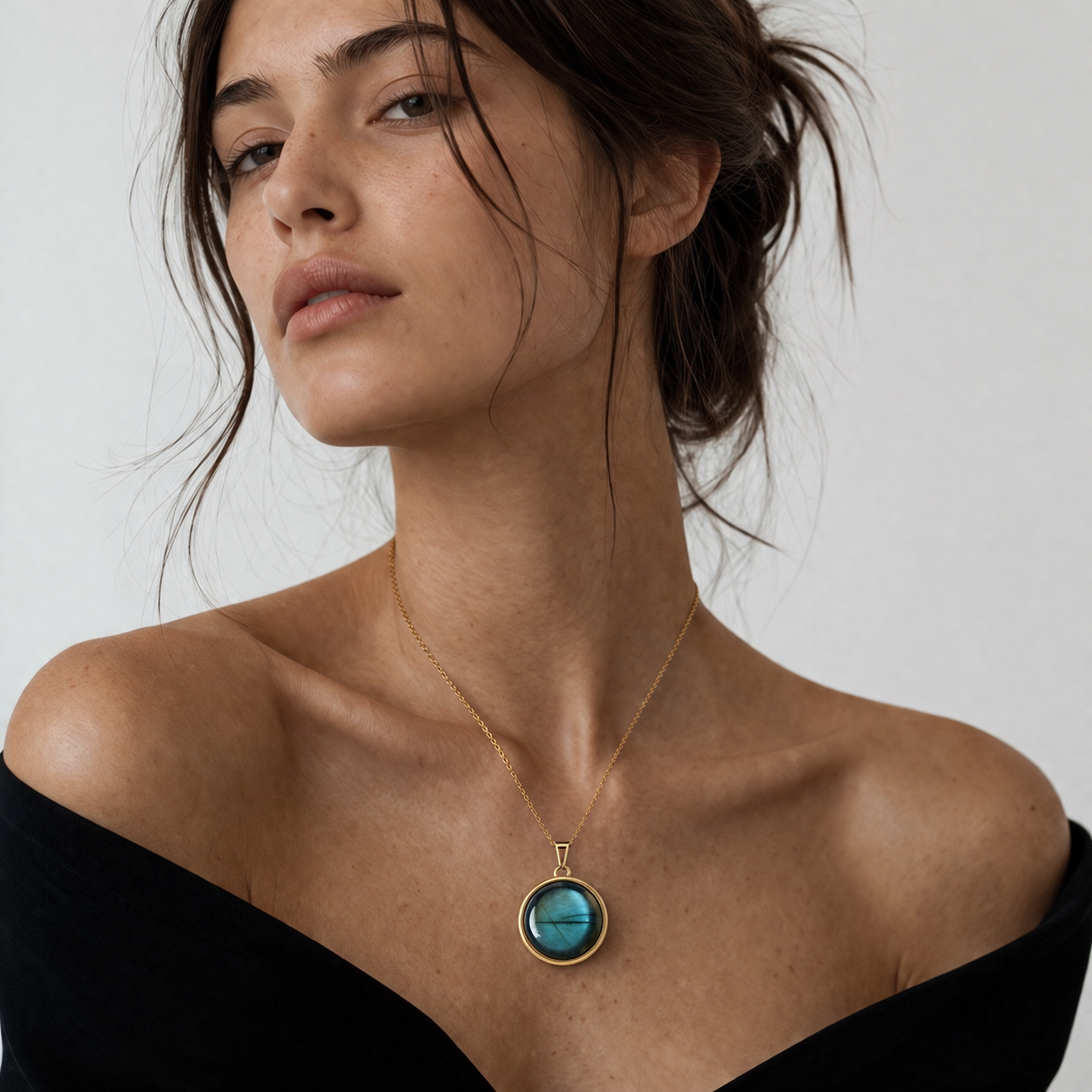 SAYA Blue Labradorite Pendant Necklace Gold