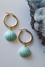 Carica l&#39;immagine nel visualizzatore di Gallery, Seashell Aura Earrings  - Blue / Gold
