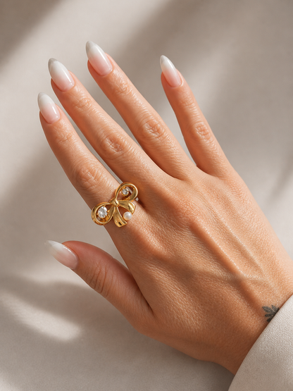VELOURA Bow Pearl and Zirconia Ring Gold