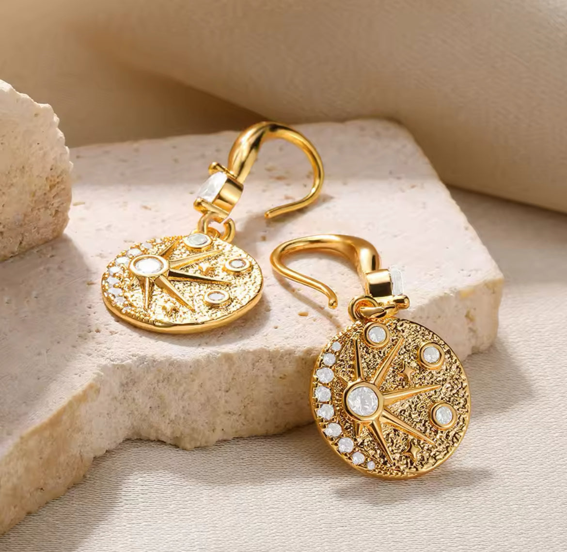 SUN&MOON Zircon Earrings Gold